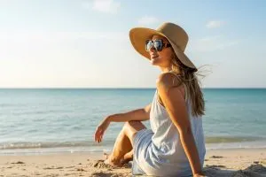 woman in sun hat